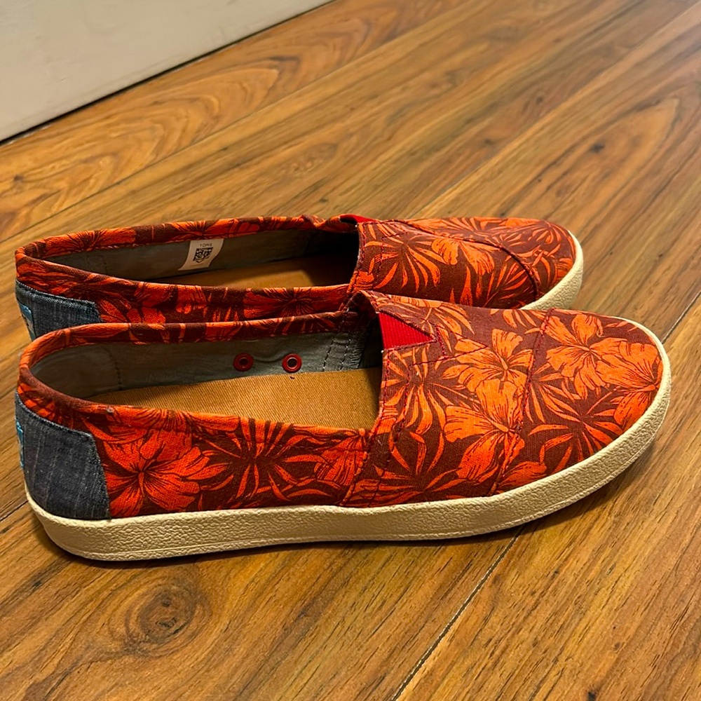 TOMS tropical print slip on shoes. Size 7